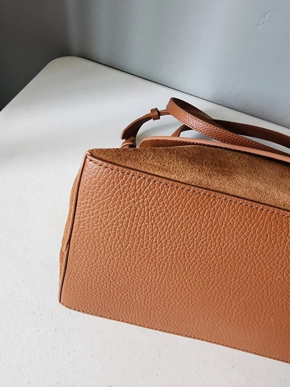 Coccinelle Satchel/Crossbody "LIKE NEW" - Picture 9 of 16